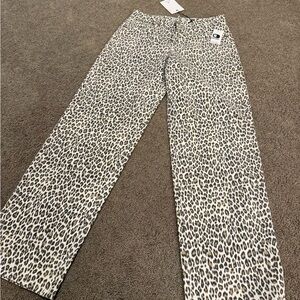 BNWT Buckle Hidden leopard print pant